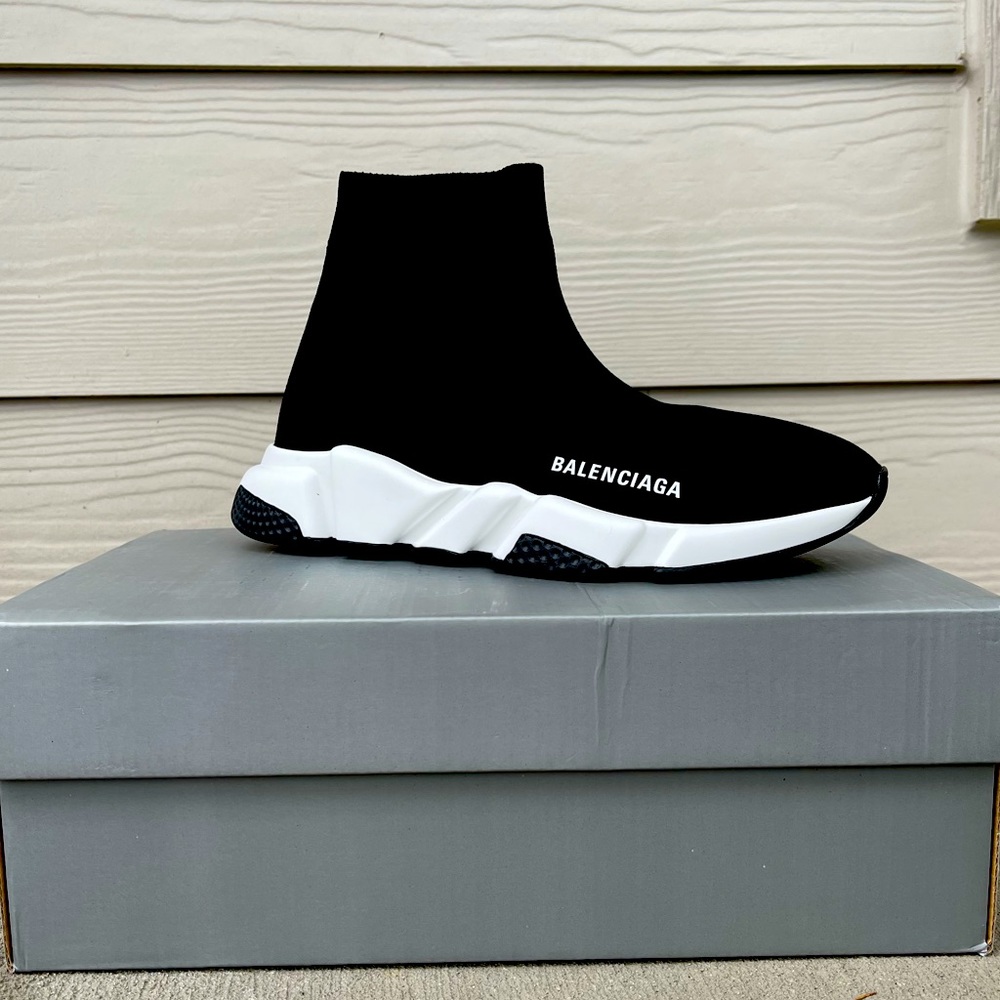 BALENCIAGA - Speed Sneakers - Size 8 US -